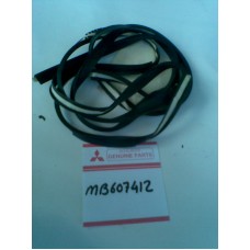 MB607412 MITSUBISHI GALANT KELEBEK CAM FİTİL